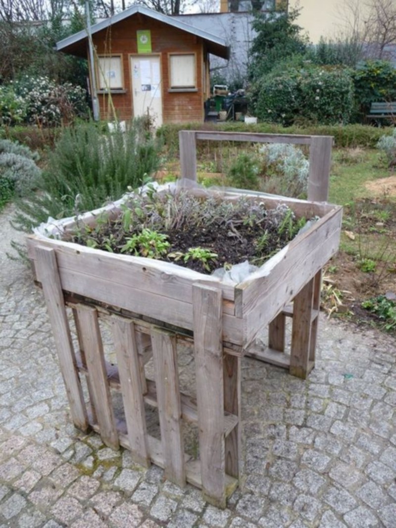 Pallet Planter Ideas (31)